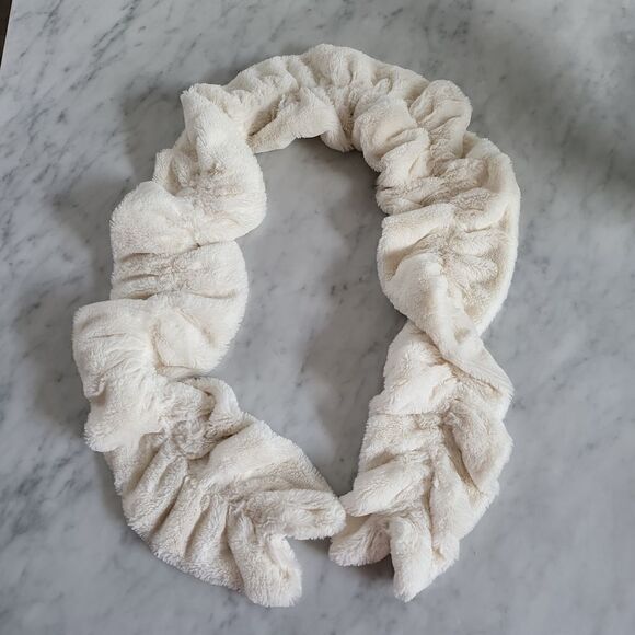 Off white faux fur NWOT - Picture 2 of 2